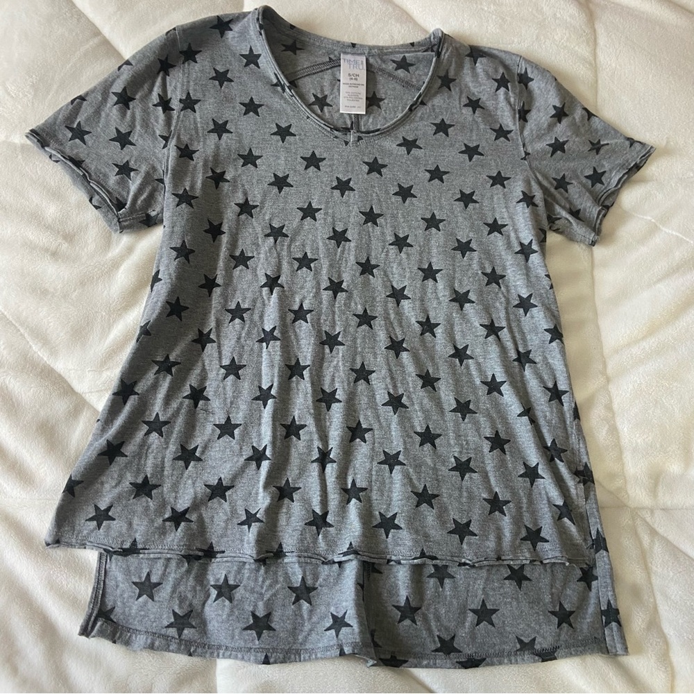 Time and Tru Grey Star Print T-Shirt Size S - $17 —> $7